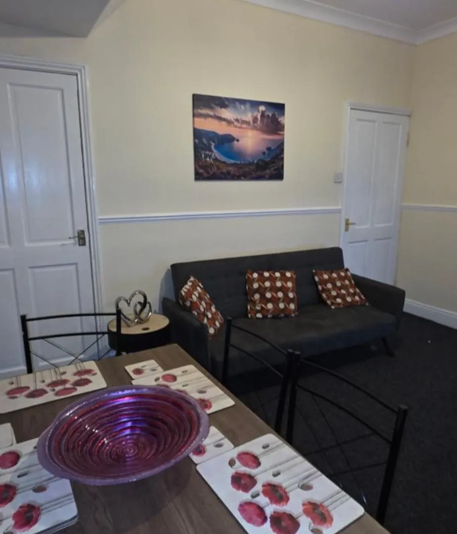 Dl3 X Contractors Accommodation Dm 4 Deals X 4Bdx Sleeps 15 Darlington  0*, Darlington (Durham)