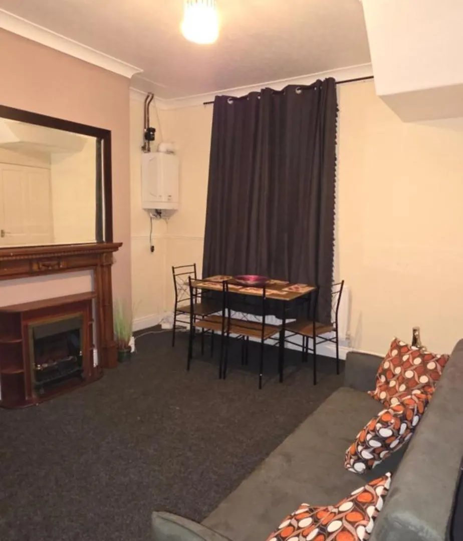 Dl3 X Contractors Accommodation Dm 4 Deals X 4Bdx Sleeps 15 Darlington  Holiday home Darlington (Durham)