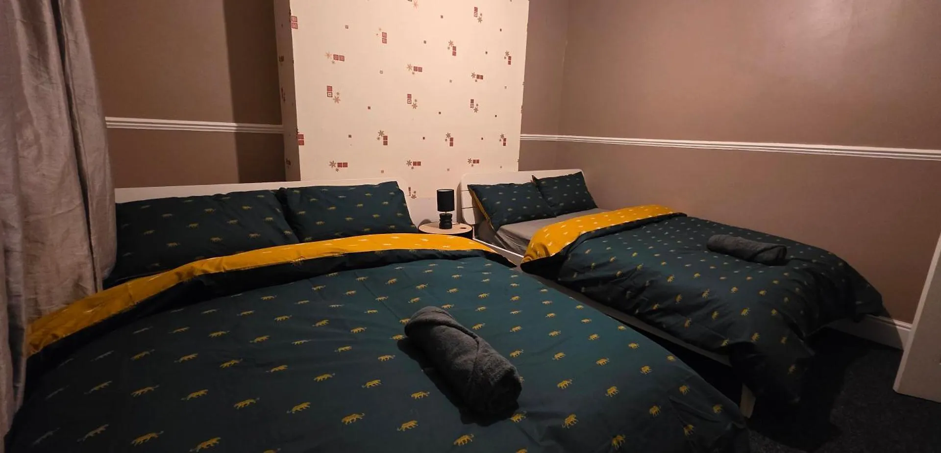 Dl3 X Contractors Accommodation Dm 4 Deals X 4Bdx Sleeps 15 Darlington  0*, Darlington (Durham) United Kingdom